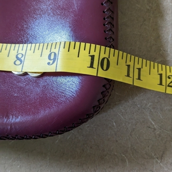 ES Burgandy Small leather Crossbody EUC - Picture 4 of 5